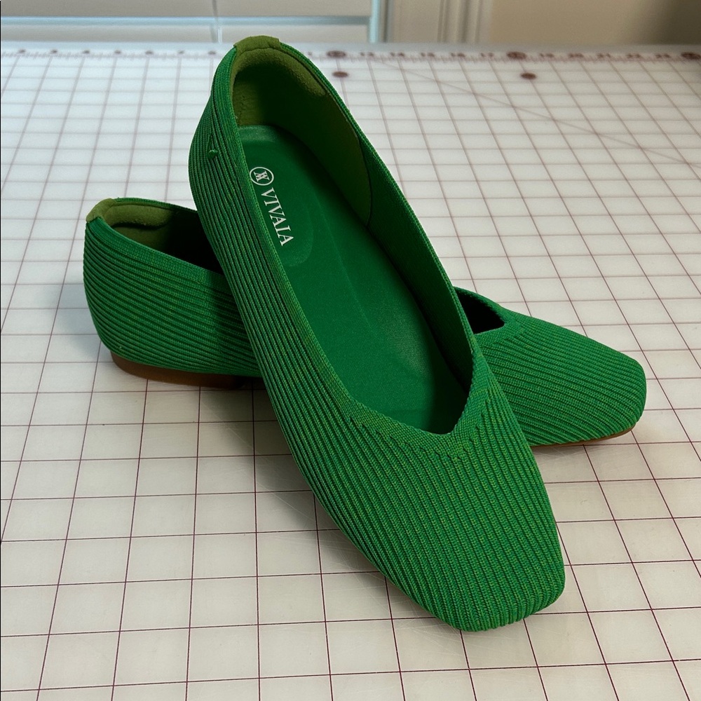 Vivaia NWOB Margot Flats Green Grass